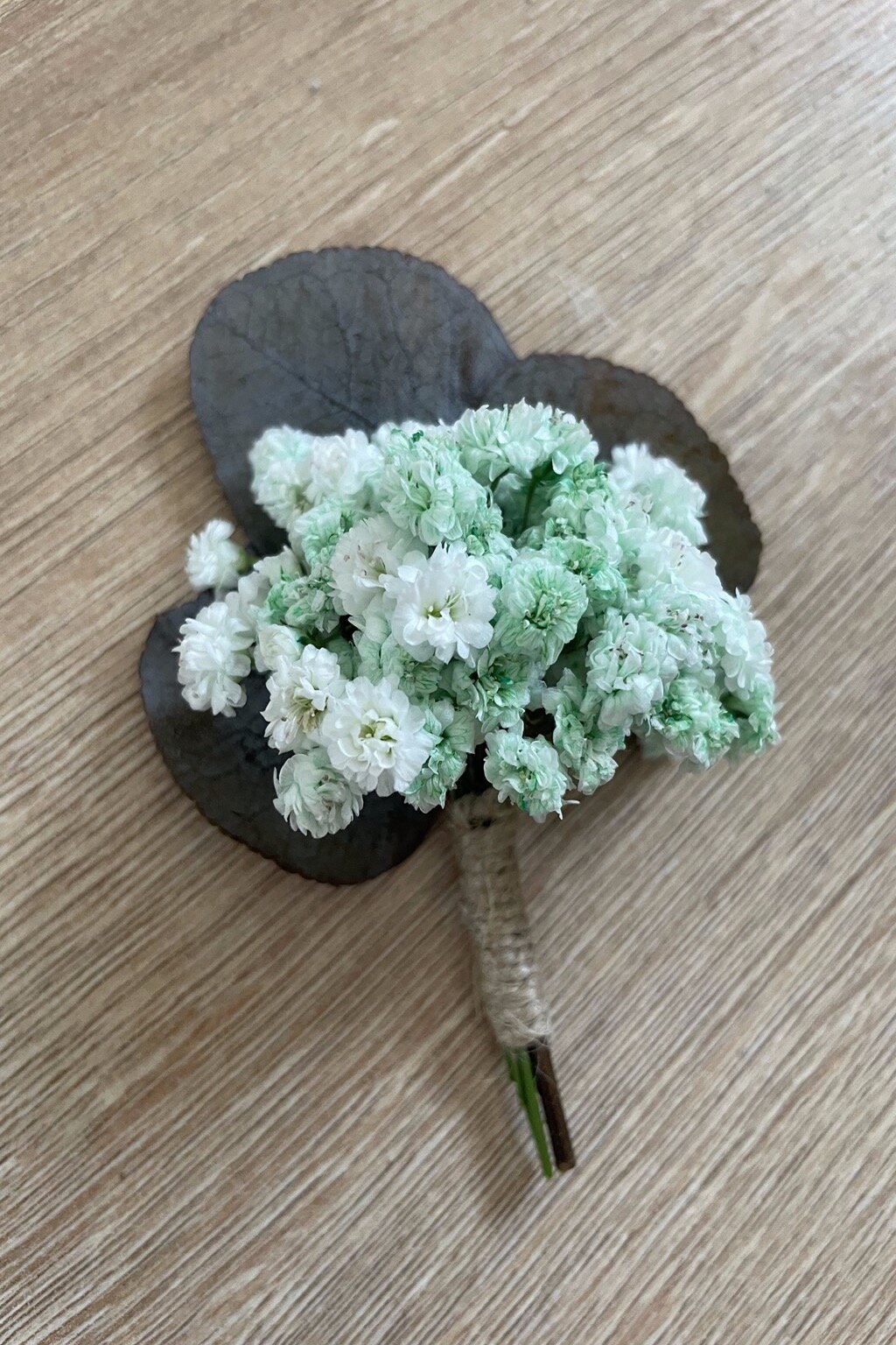 Prendidos Verde Blanco - Flores y Destinos